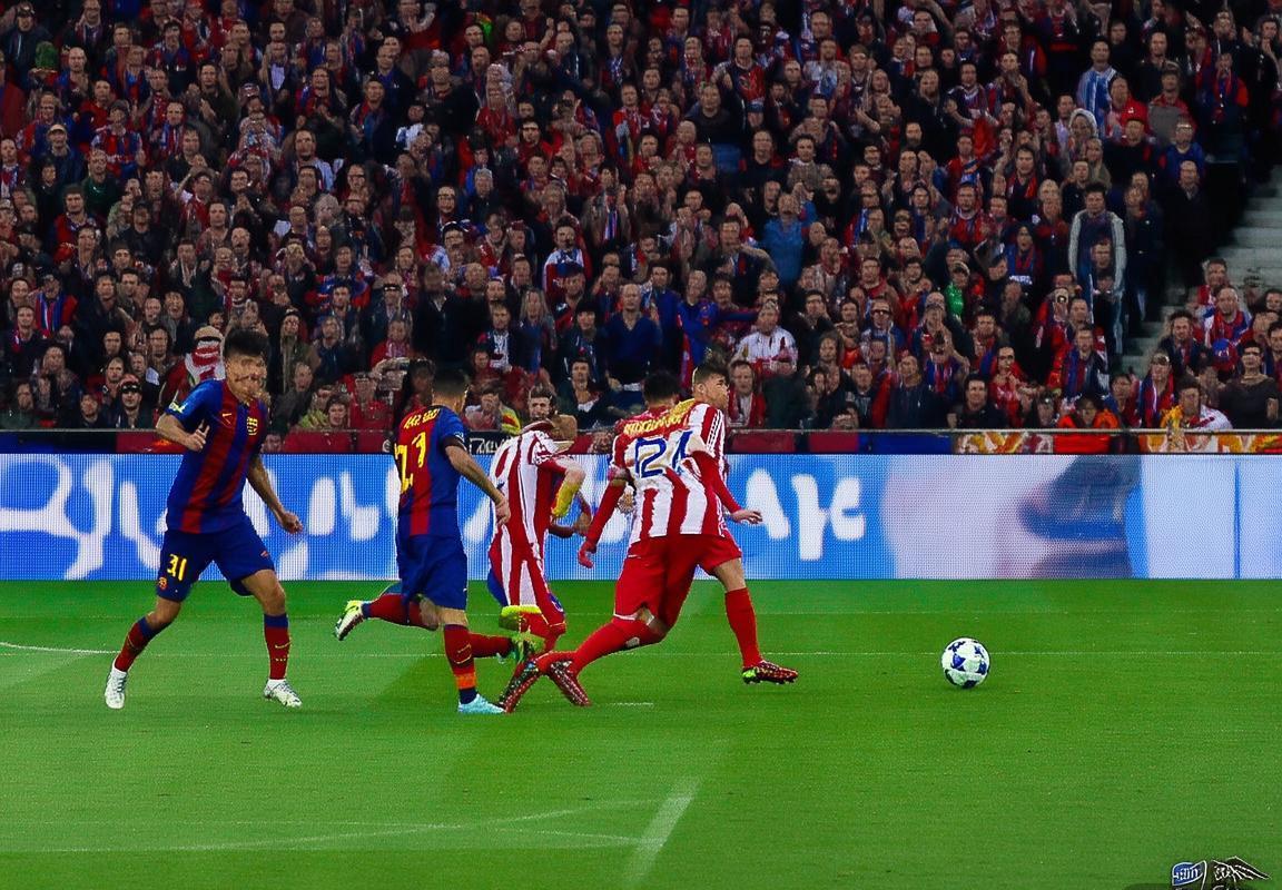 西甲巅峰对决：巴塞罗那VS马德里竞技激情战记(图2)